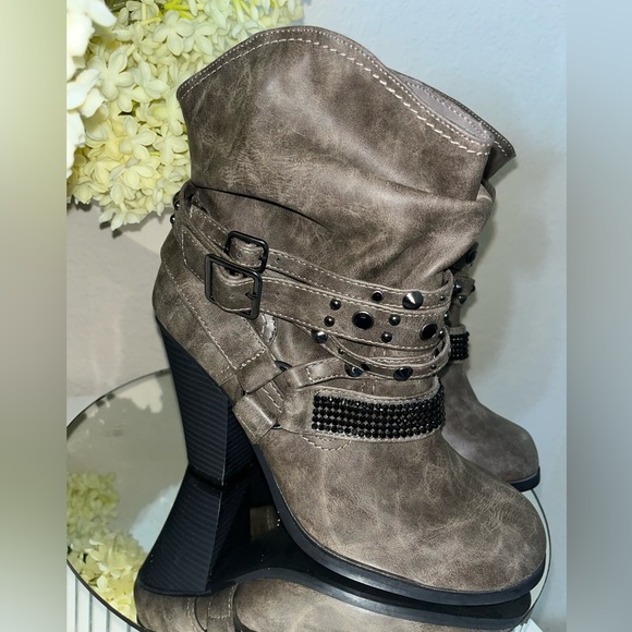Daisy Fuentes Victoria Short Boots - Picture 7 of 16